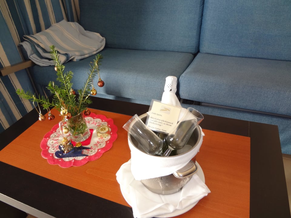 Gratulation zum Hochzeitstag vom Management Hotel Las Costas