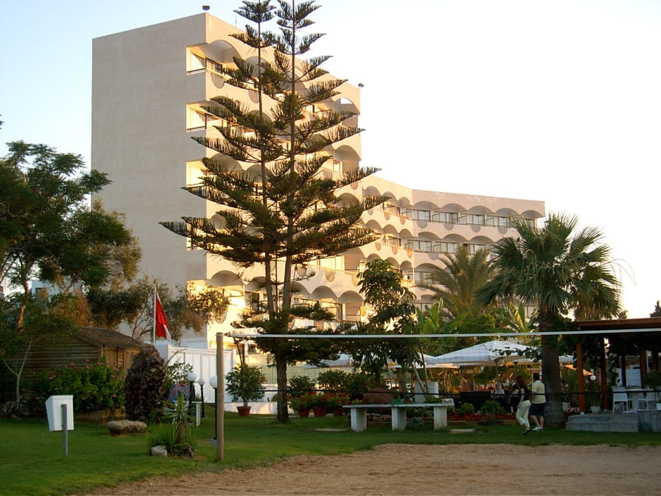 Seitenansicht Hotel Crystal Springs Beach Hotel