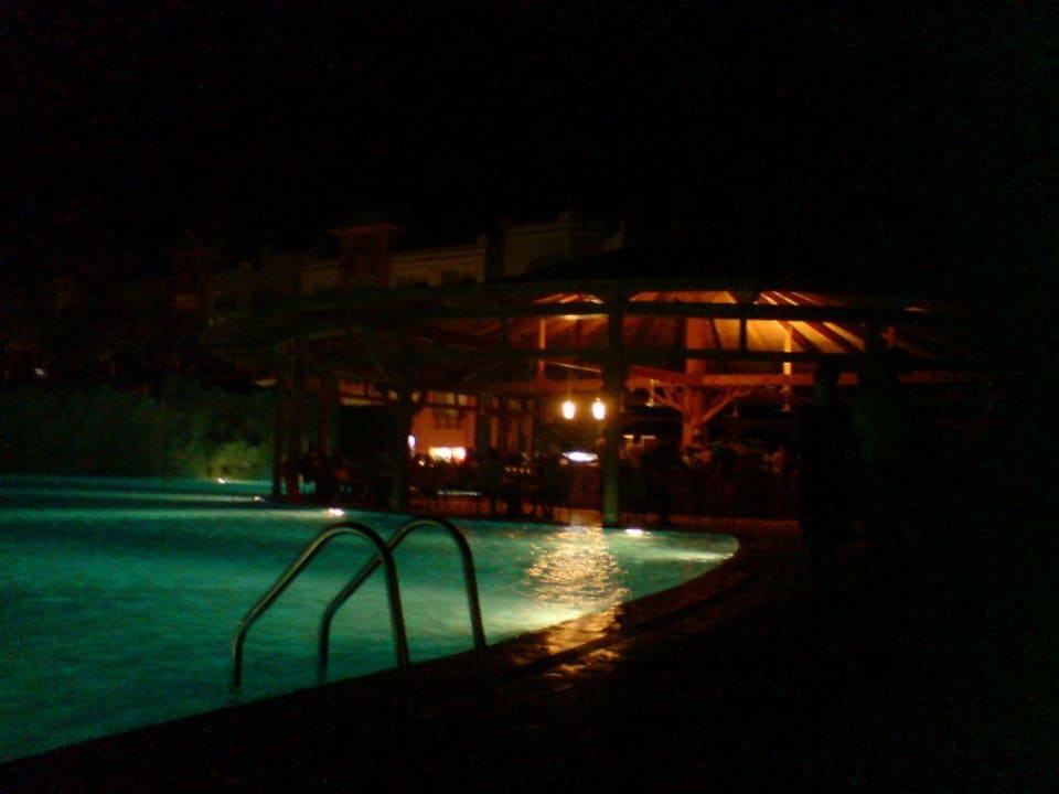Pool am Abend Serenity Alpha Beach