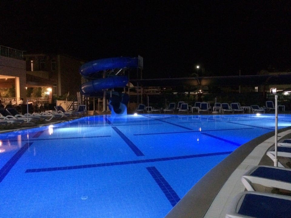 Pool bei Nacht Side West Park Hotel