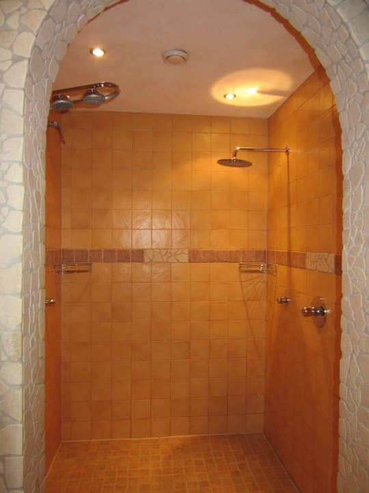 Dusche in der Sauna Bauernhof Fleckhof