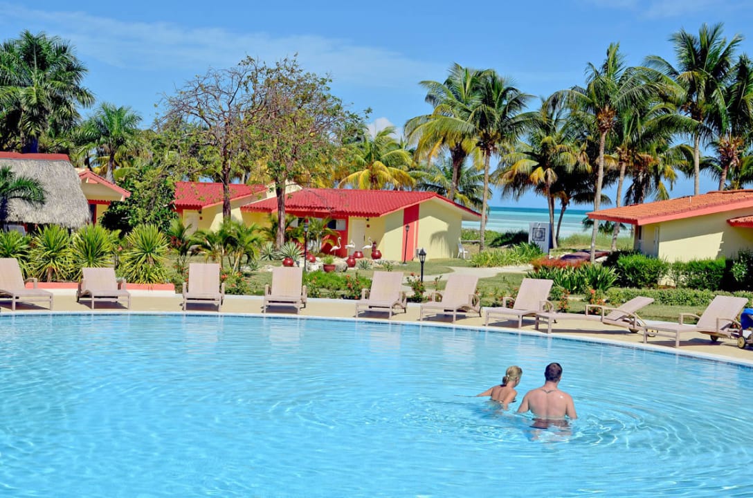 Main pool Starfish Cayo Guillermo