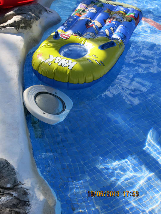 Loes Lampen im Pool Alcudia Garden Aparthotel