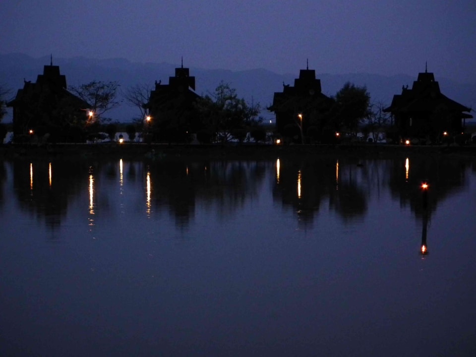 Teich mit Schwänen Hotel Inle Resort