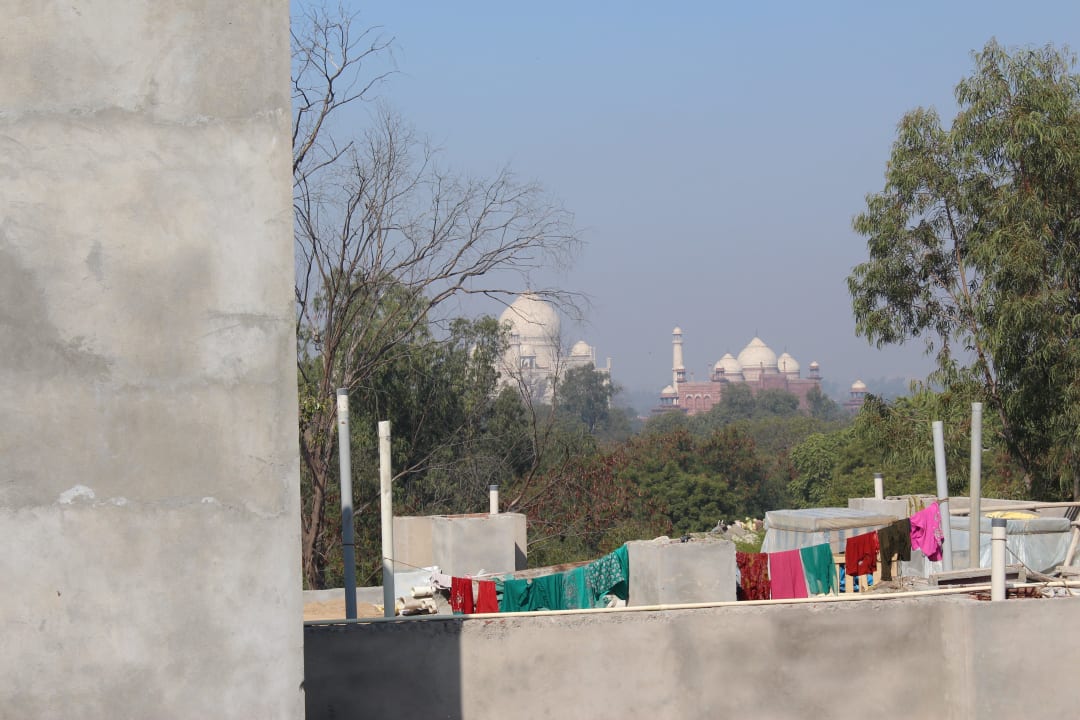 Blick Richtung Taj Mahal von der Dachterrasse  Hotel Taj Resorts