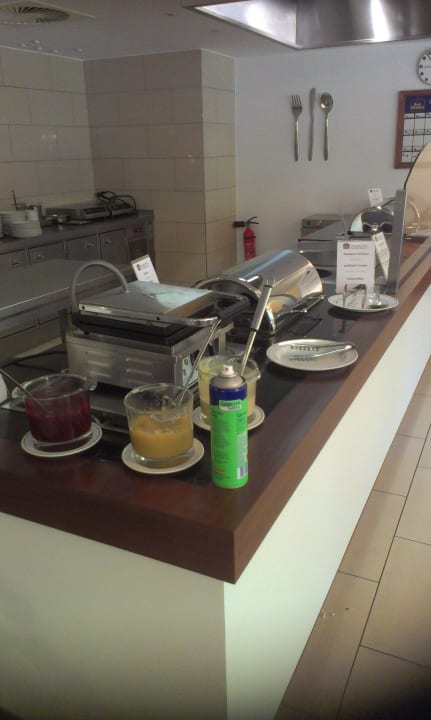Waffelstation und warme Speisen Best Western Macrander Hotel Frankfurt/Kaiserlei