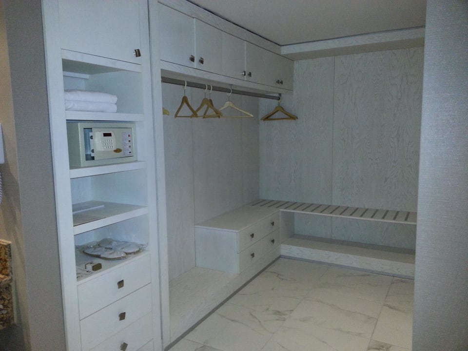 Zimmer Royal Taj Mahal Hotel