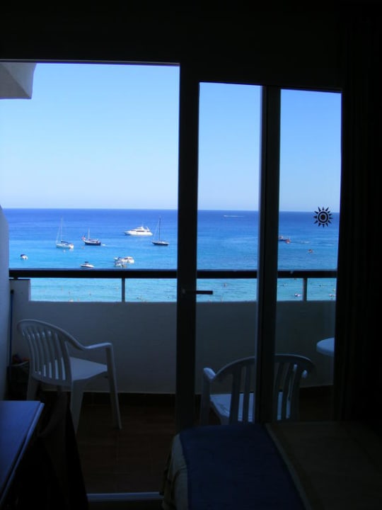 Ausblick vom Zimmer nach draußen Universal Hotel Castell Royal