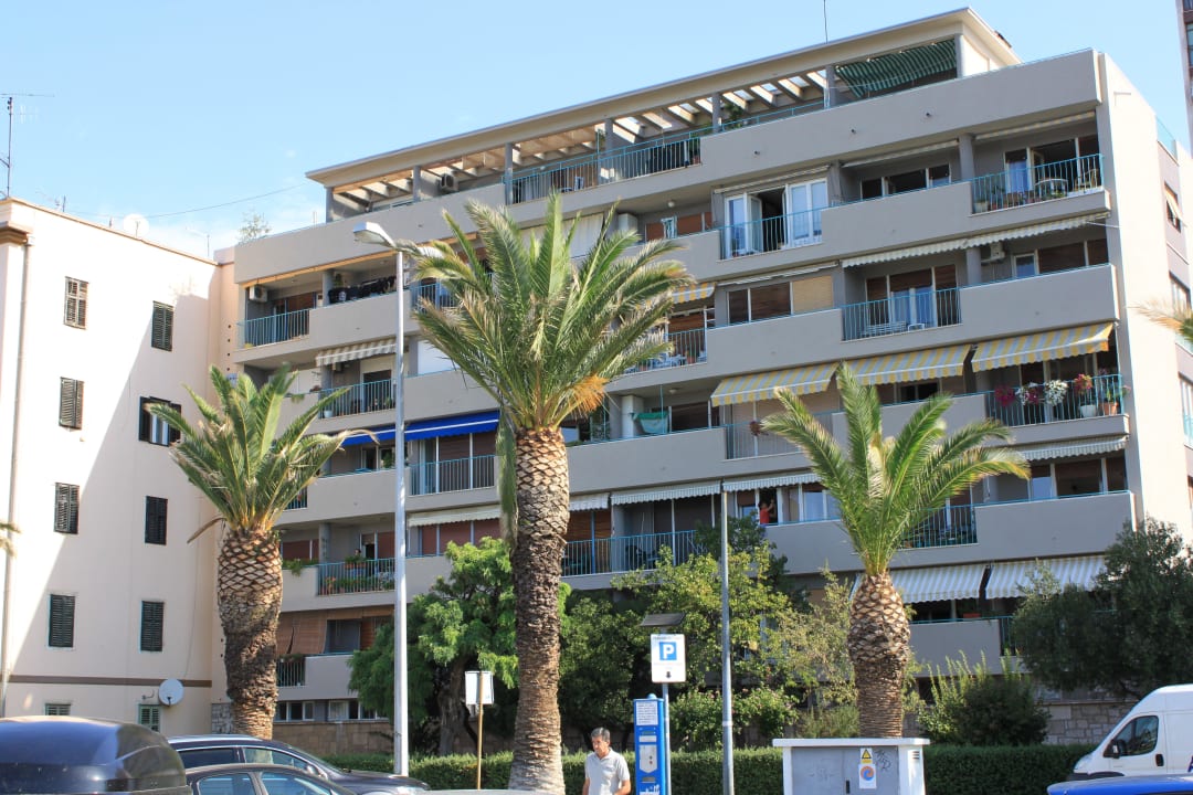 Seitenansicht Hotel Pinija