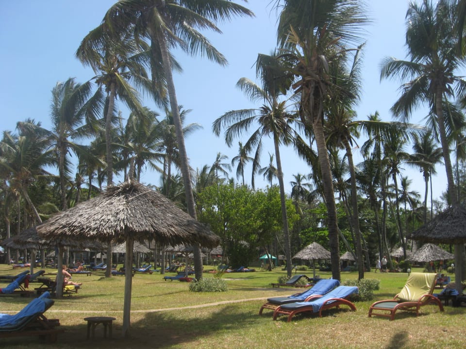 Weitläufige Gartenanlage Neptune Paradise Beach Resort & Spa