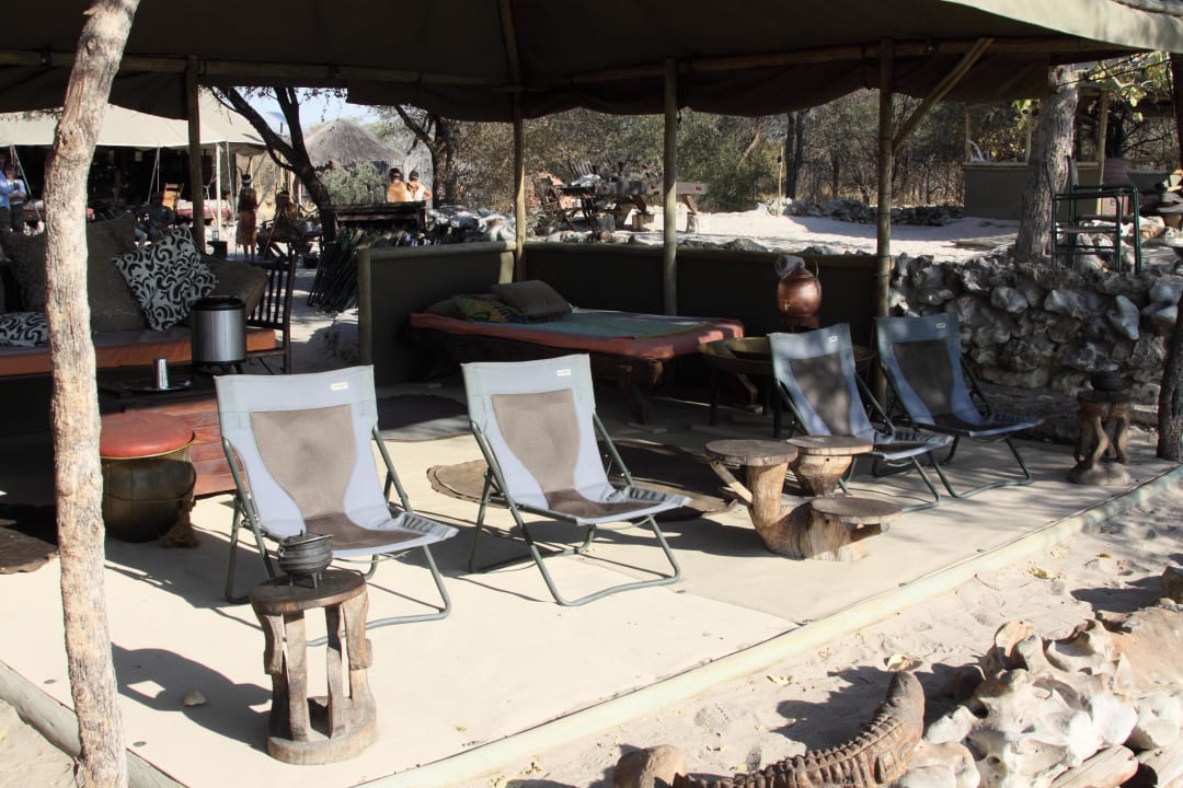 Aussichtsterrasse neben dem Pool Meno a Kwena Tented Camp