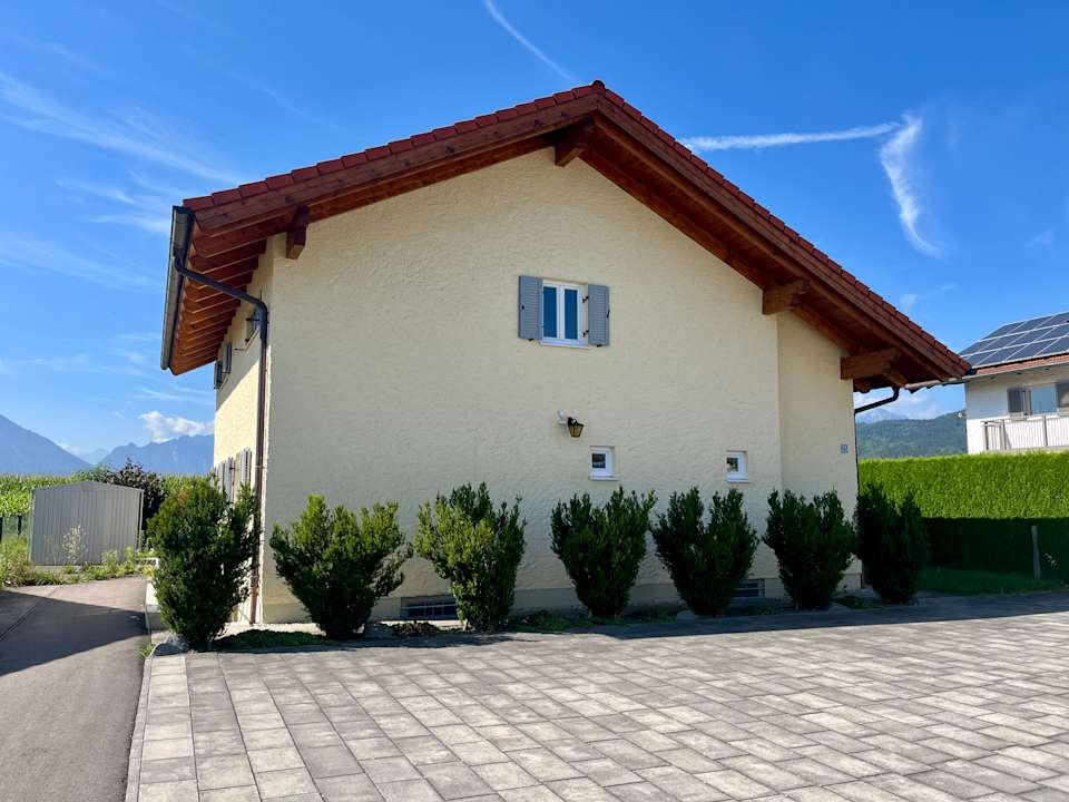 Außenansicht Ferienhaus Am Weitfeld - Ruheoase mit Garten & Bergblick nahe Salzburg