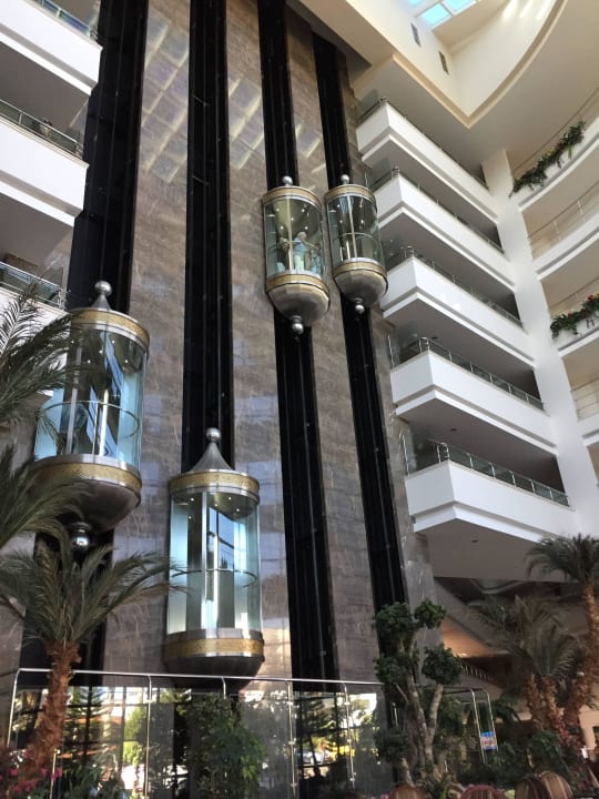 Fahrstühle im Eingangsbereich Saphir Resort & Spa