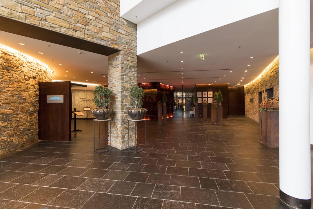Zugang zu den Restaurants Kempinski Hotel Berchtesgaden
