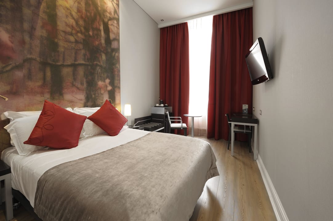 Standard room The Queen's Gate Hotel