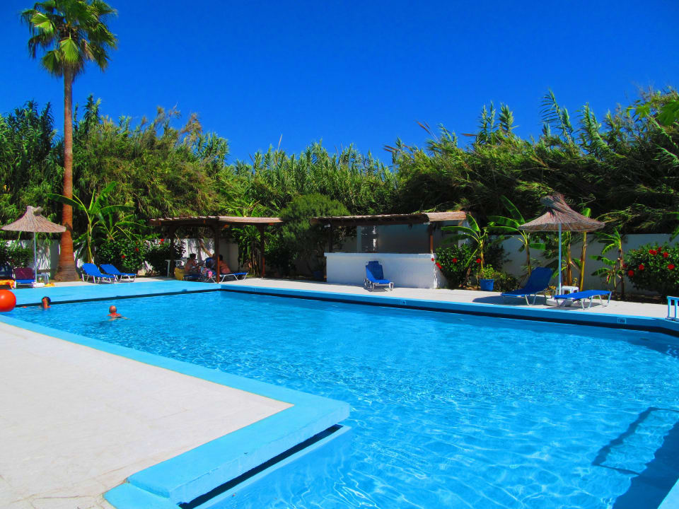 Schöner Pool Costa Angela Seaside Resort
