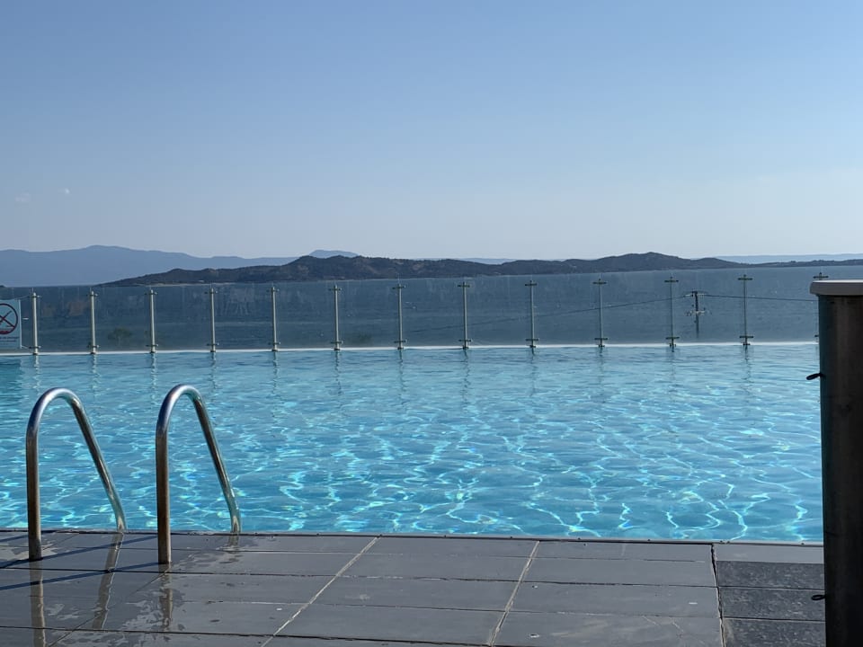 Pool Akrathos Beach Hotel