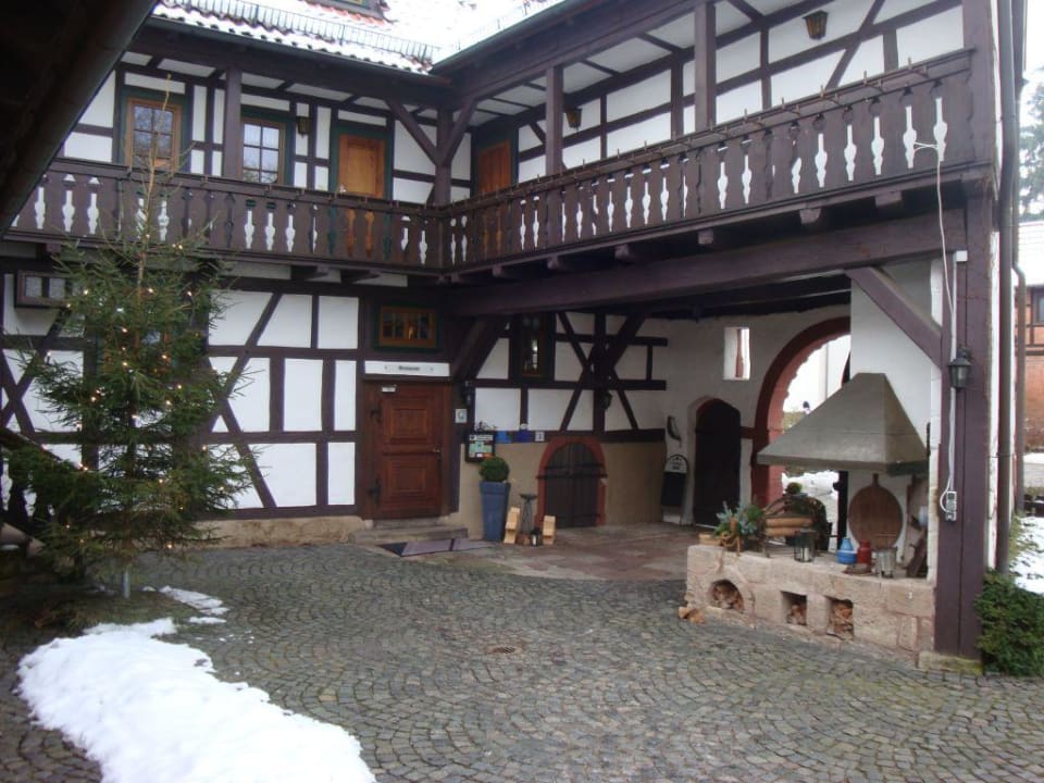 Innenhof des Haupthauses Hotel & Gasthaus Goldener Hirsch