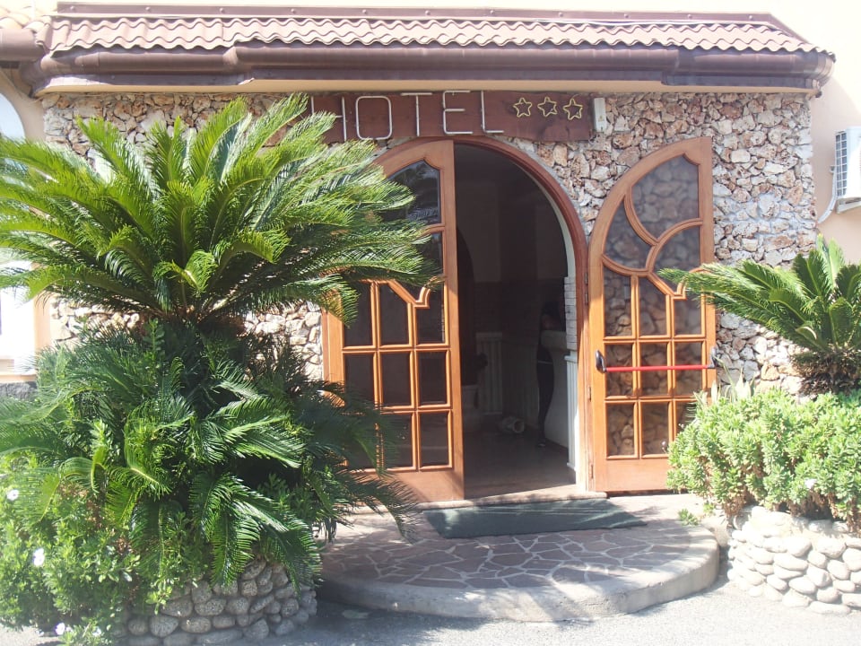 Hoteleingang Hotel Terrazzo sul Mare