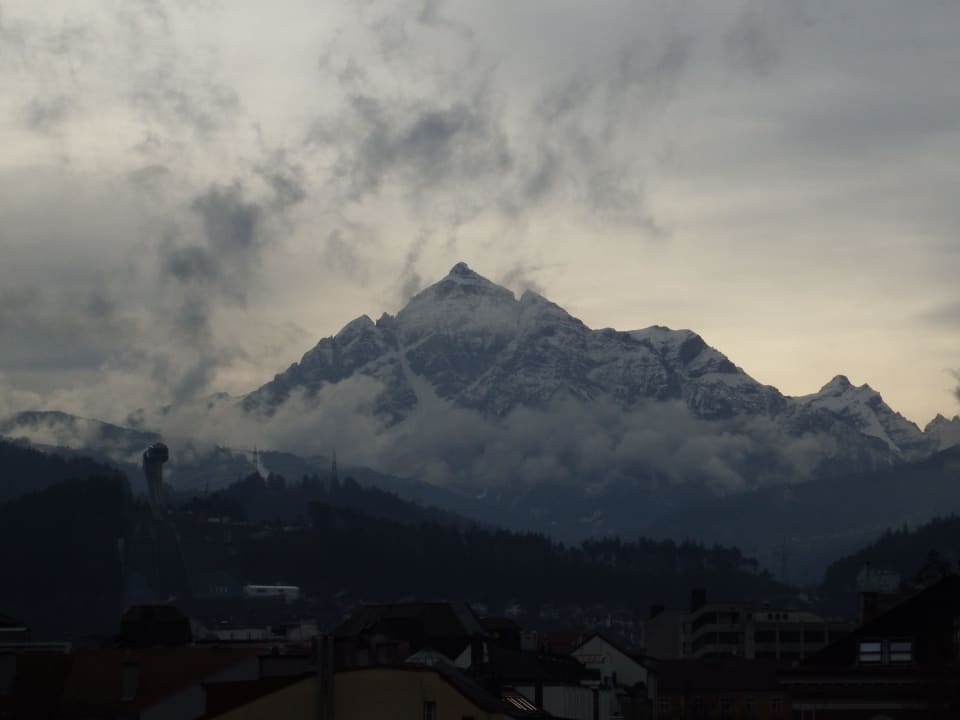 Ausbslick aus dem Zimmer Hotel Schwarzer Adler Innsbruck