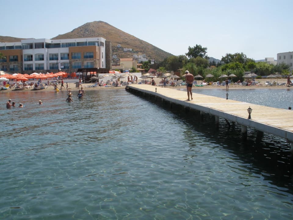 Aussensicht und Strand Tiana Beach Resort