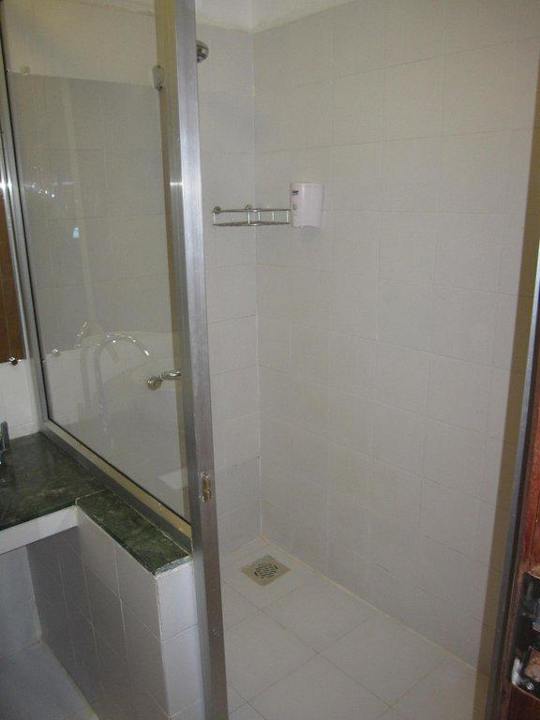 Dusche im Badezimmer Hotel The Kabiki