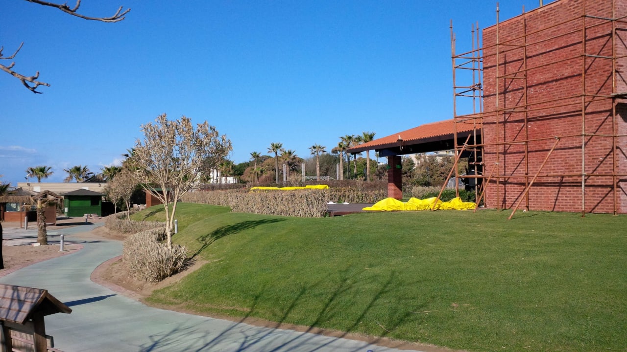 Die Arbeiten an den Aussenanlagen dauern an Gloria Verde Resort