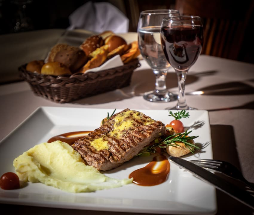 Gastro Serenity Alpha Beach