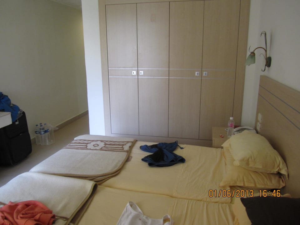 Doppelzimmer mit viel Platz im Schrank inkl. Bügel Omar Khayam Resort & Aquapark