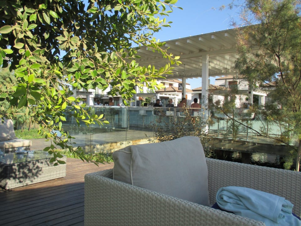 Sitze an der Bar Jiva Beach Resort