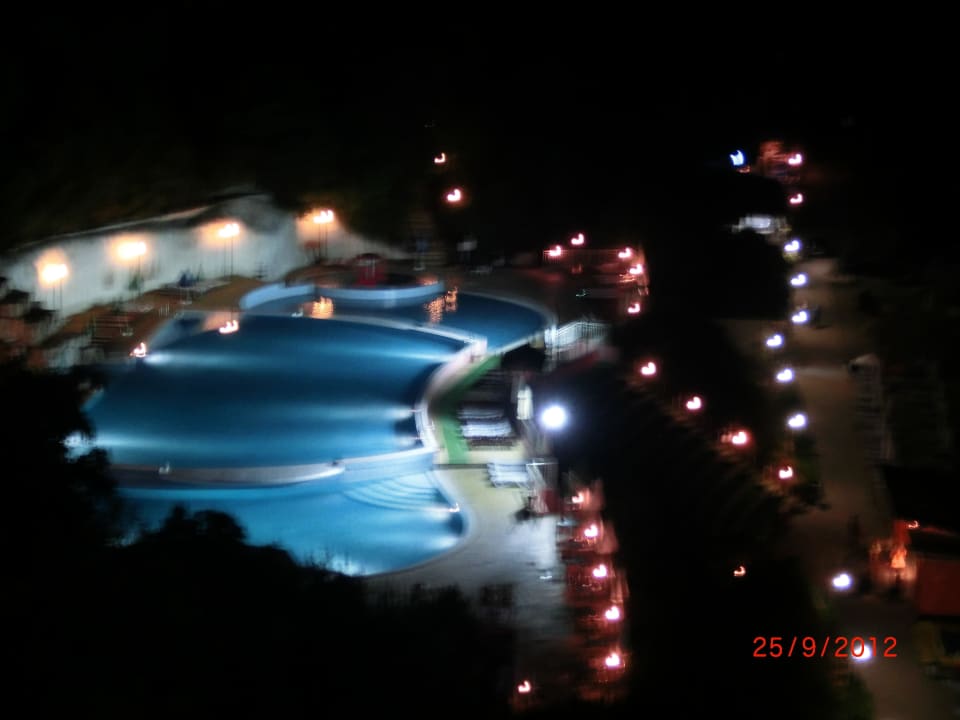 Pool bei Nacht Paradise Beach Hotel