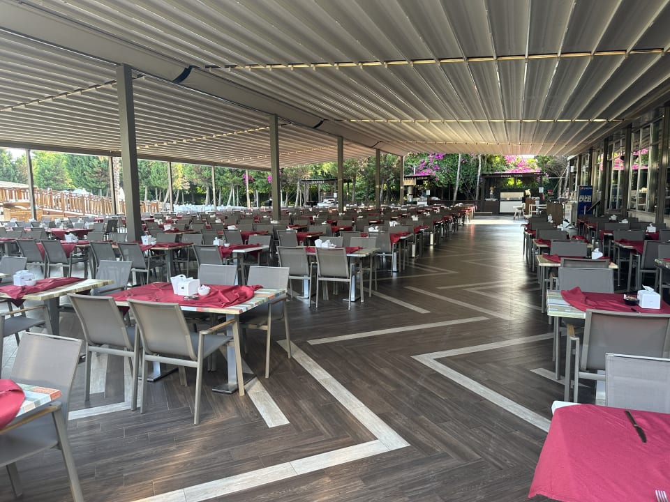 Gastro Saturn Palace Resort Hotel