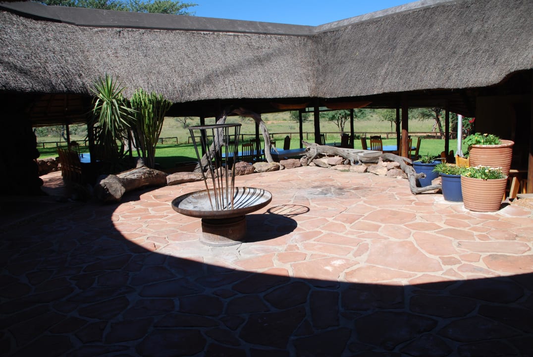 Innenhof Kalahari Bush Breaks Lodge