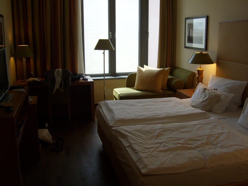 Sauberes Zimmer AMERON Köln Hotel Regent
