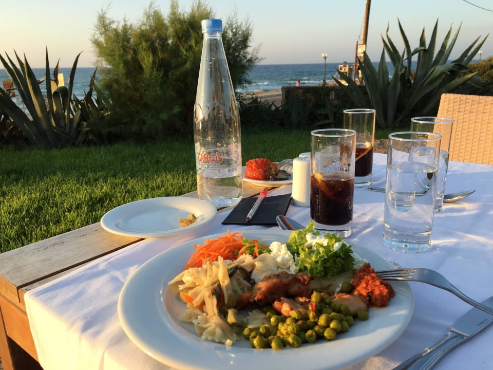 Etwas von mir gewähltes Essen mit Aussicht. The Island Hotel