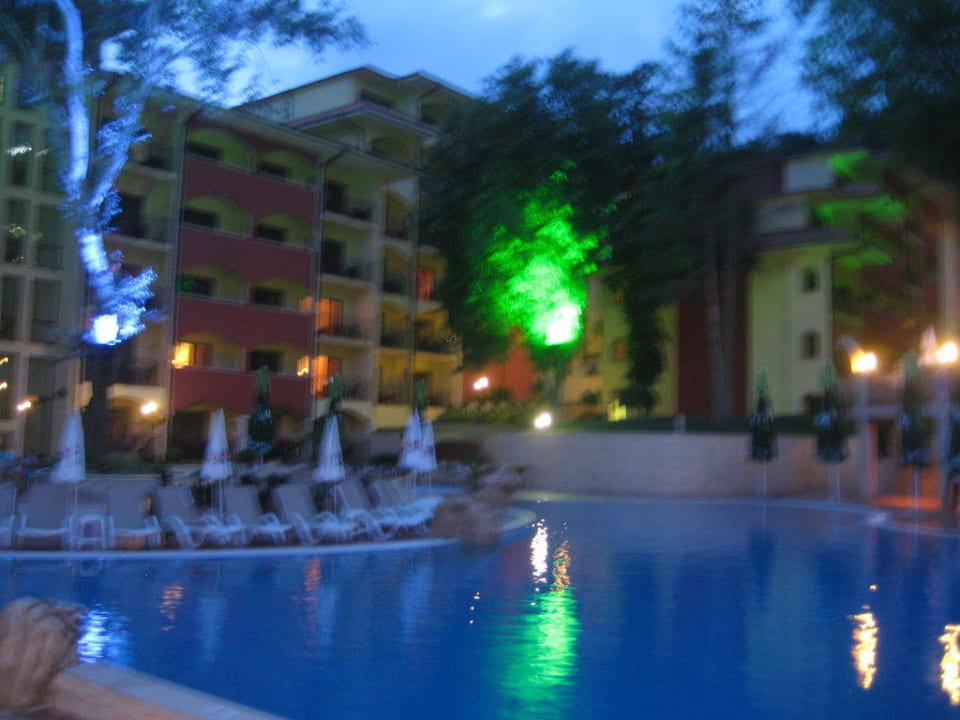 Pool am Abend GRIFID Aqua Club Bolero