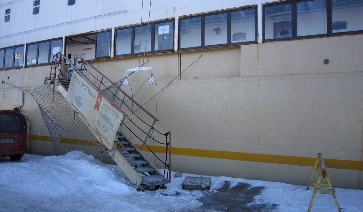 Entrance Hotel S/S Borea