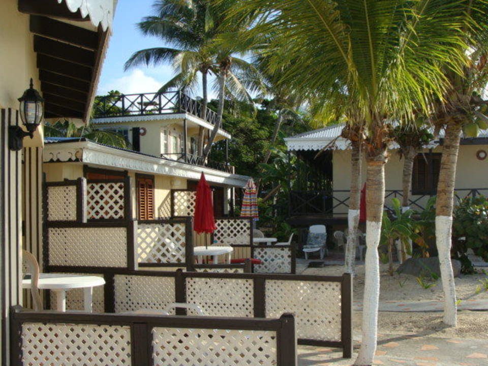 Garten von der Terrasse aus. Hotel Marys Boon Beach Resort