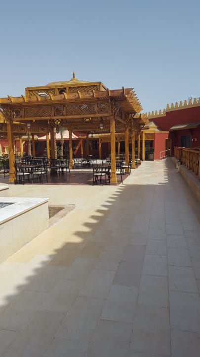 Sitzgelegenheiten an den Restaurants Pickalbatros Alf Leila Wa Leila Resort - Neverland Hurghada
