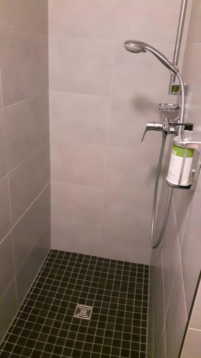 Große Dusche Hotel Oberhausen Neue Mitte affiliated by Meliá