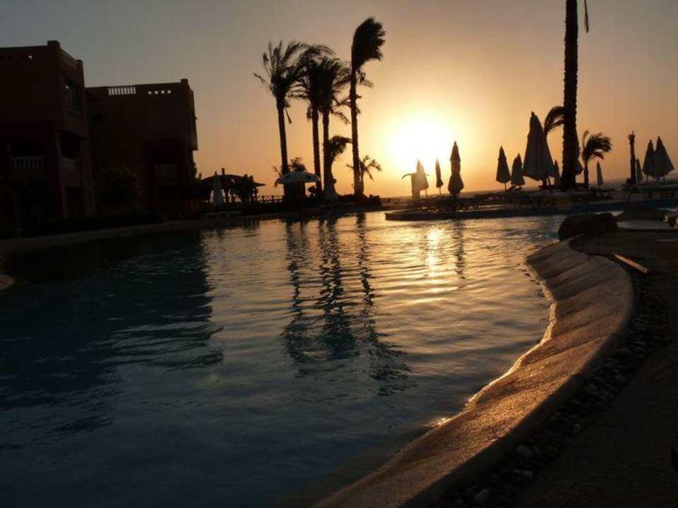 Hotel o wschodzie słońca Rehana Royal Beach Resort Aqua Park & Spa