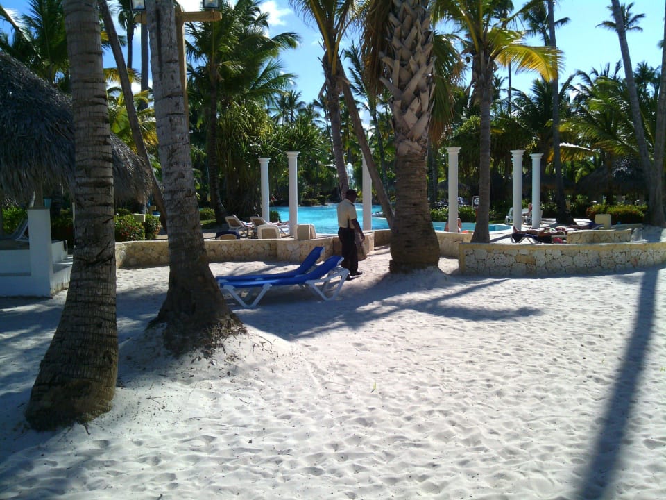 Blick vom Strand in Richtung Pool vom "Level" Meliá Caribe Beach Resort-All Inclusive