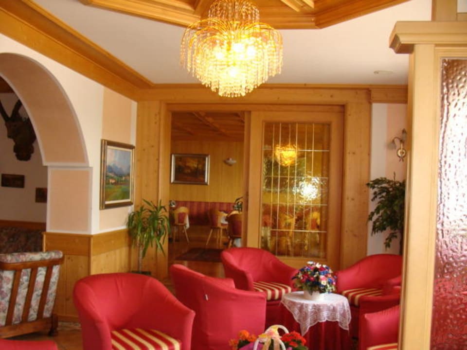 Sala rossa tipica Hotel Belsoggiorno