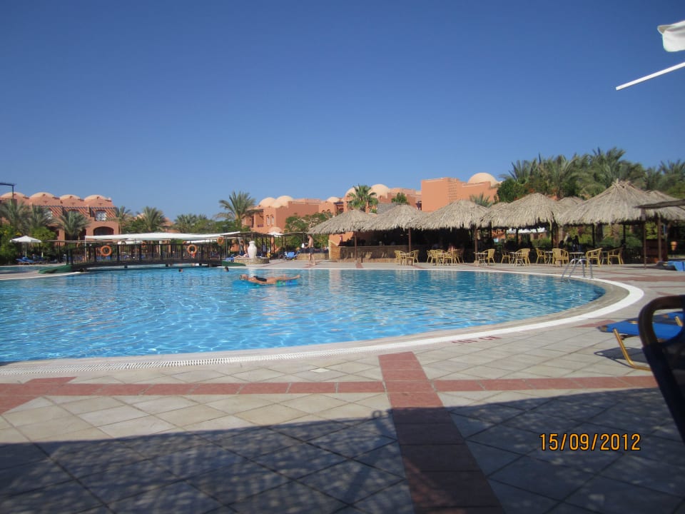 Der Ruhepool mit Bar Jaz Makadi Oasis Resort