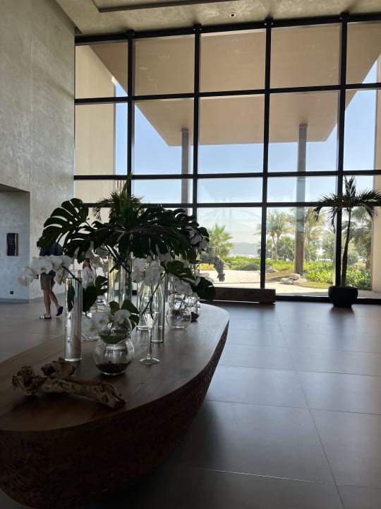Lobby Mövenpick Resort Al Marjan Island