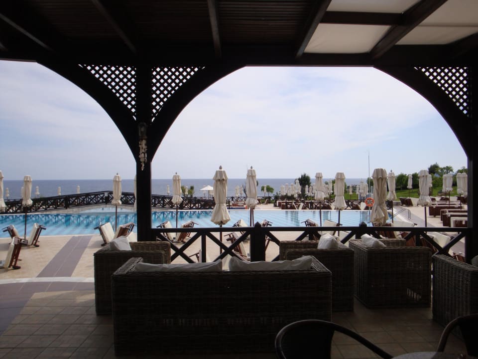 Blick aus der Mythos-Poolbar Hotel Kalithea Horizon Royal