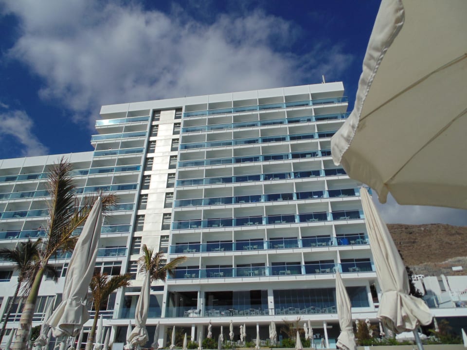 Vom Pool auf das Hotel TUI BLUE Los Gigantes