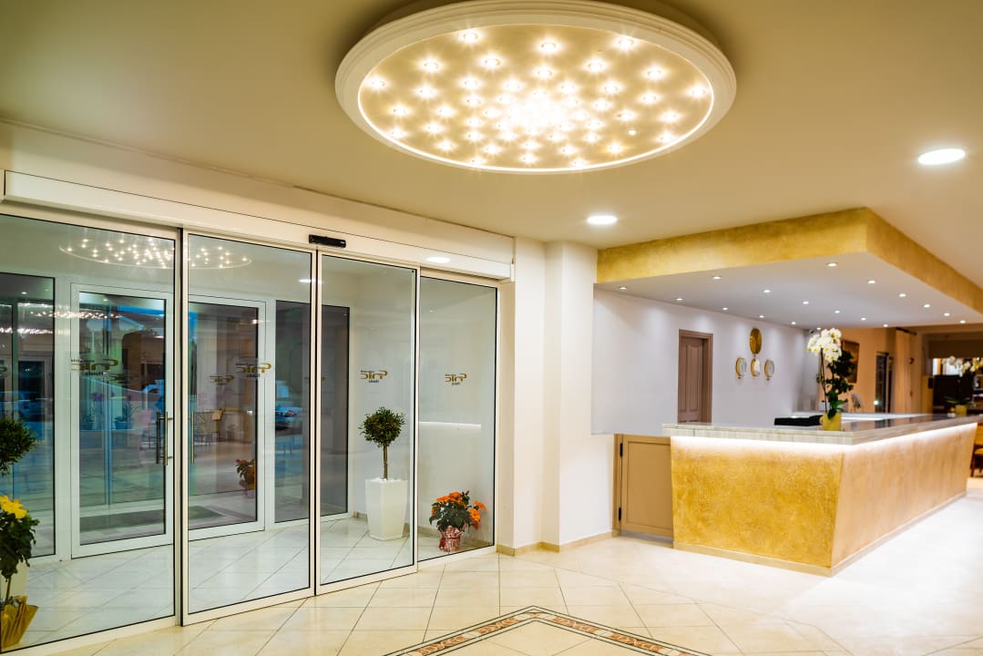 Lobby CNic Gemini Hotel