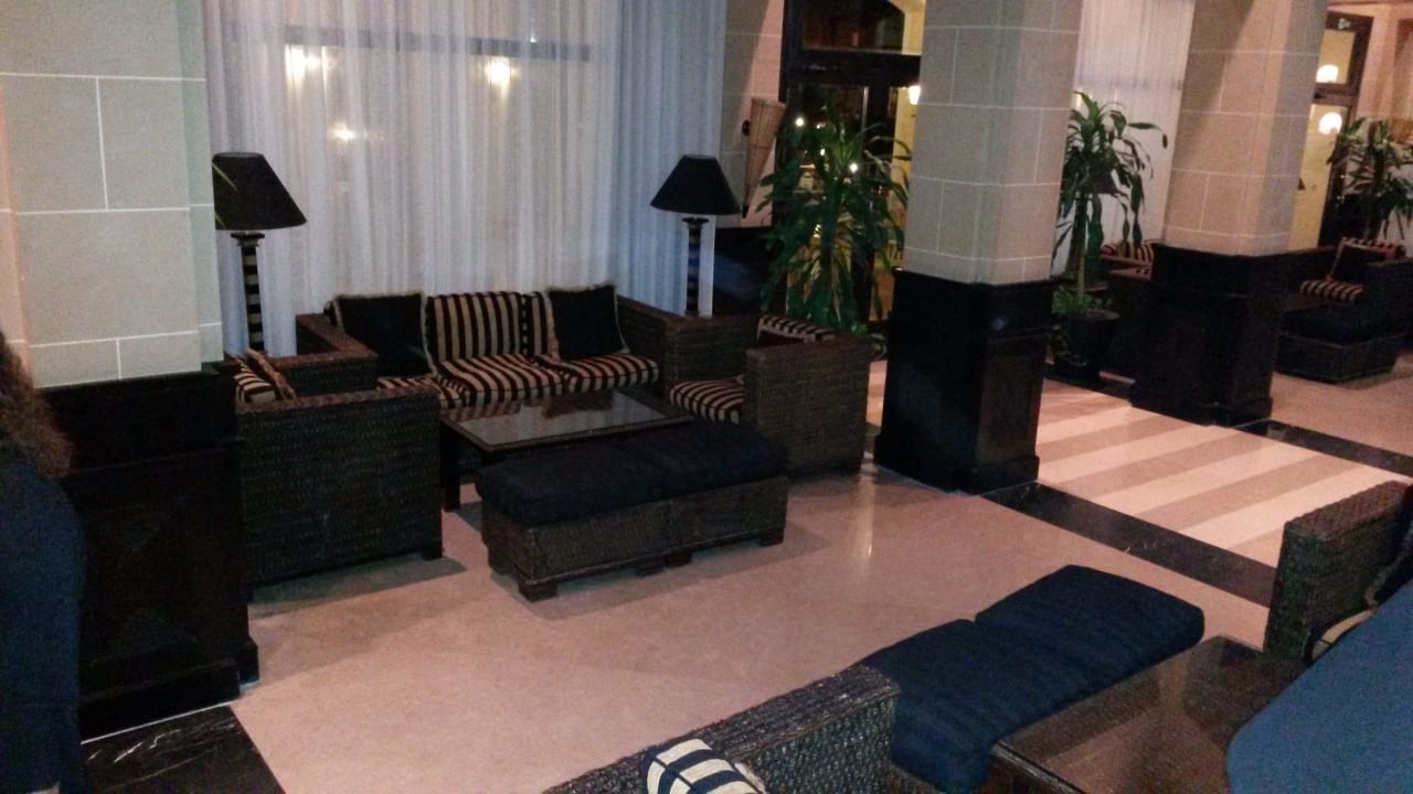 Für einen Drink am Abend Jaz Solaya