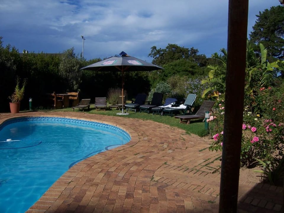 Am Pool Gästehaus Flower Garden Lodge